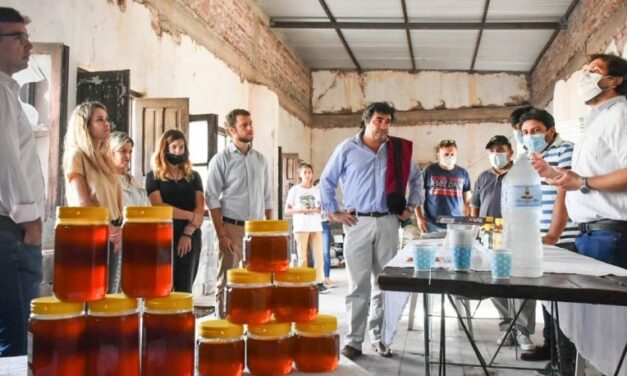  “Flor de garabato”, la cooperativa que apuesta a la producción de miel en El Galpón