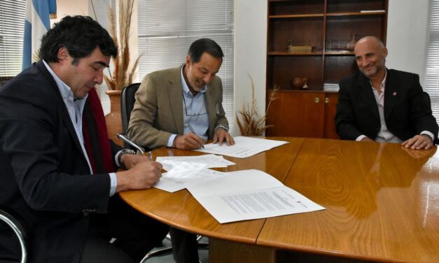 Gobierno y UCASAL acuerdan promover la formación de profesionales especializados en logística