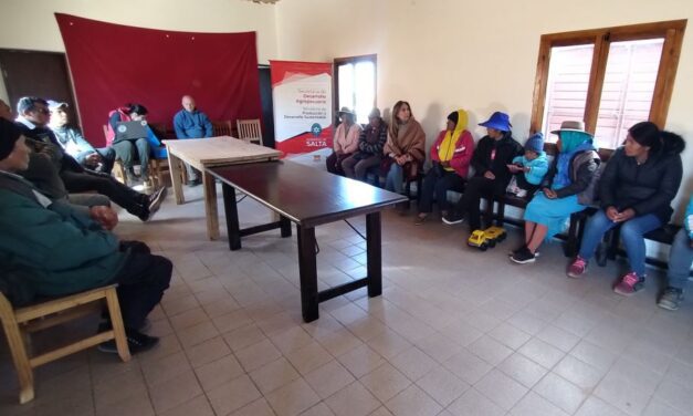 Más de 70 pequeños productores del norte de La Poma recibieron forraje para ganado