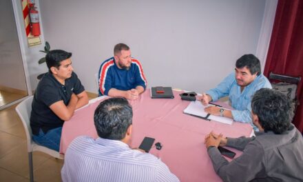 Coordinan acciones para mantener la actividad productiva de la refinería de Campo Durán