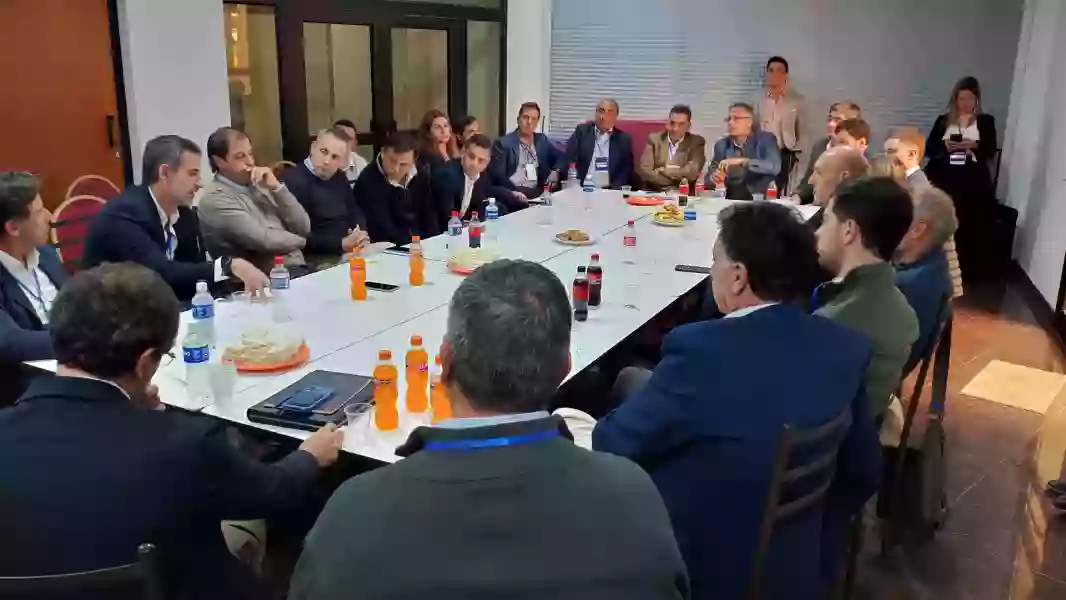 El Gobierno junto a CASFOG promueven programas de financiamiento a bodegueros y proveedores mineros