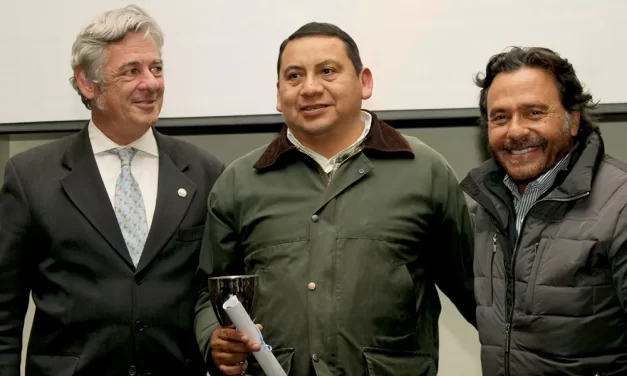 Con la presencia del gobernador Sáenz se premió la excelencia artesanal salteña en la Expo Rural de Palermo