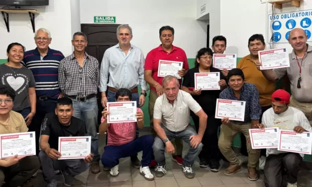 Salteños recibieron sus certificados de capacitación en plomería básica y construcción en seco