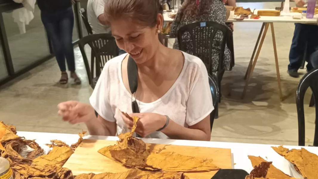 105357-salta-impulsa-la-conformacion-de-la-primera-cooperativa-dedicada-a-la-elaboracion-artesanal-de-puros