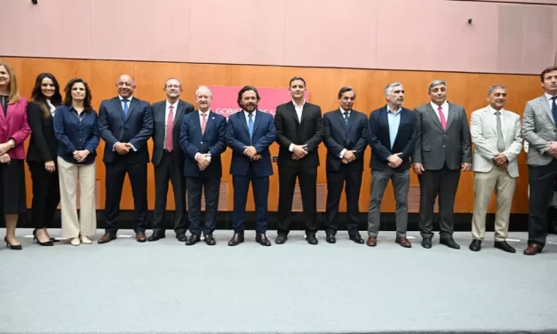 ”Salteños, tengan la certeza que Salta es y será la perla del norte argentino”, afirmó Sáenz en la asunción del nuevo gabinete