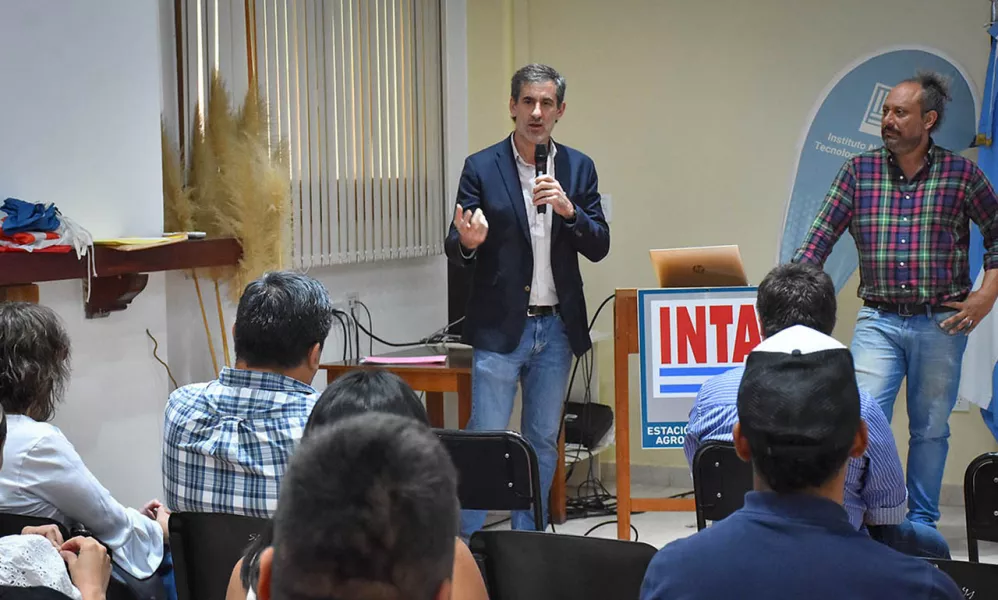 105489-entregaron-certificados-de-la-diplomatura-en-nutricion-vegetal-y-fertirriego-en-cultivos-extensivos-e-intensivos