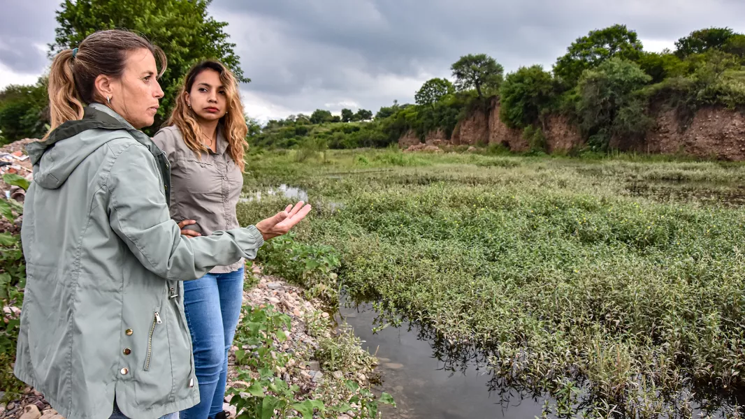 105754-realizaron-controles-en-el-rio-arias-tras-reportes-de-presencia-de-yacares-en-la-zona-de-tres-palmeras