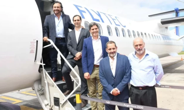 Sáenz destacó la inversión privada y el crecimiento minero en la presentación del avión Dash 8-400 en Salta