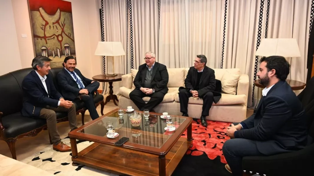 108646-saenz-con-directivos-de-abrasilver-el-proyecto-diablillos-de-oro-y-plata-por-usd-760-millones-se-incluyo-en-el-rigi 108646-saenz-con-directivos-de-abrasilver-el-proyecto-diablillos-de-oro-y-plata-por-usd-760-millones-se-incluyo-en-el-rigi