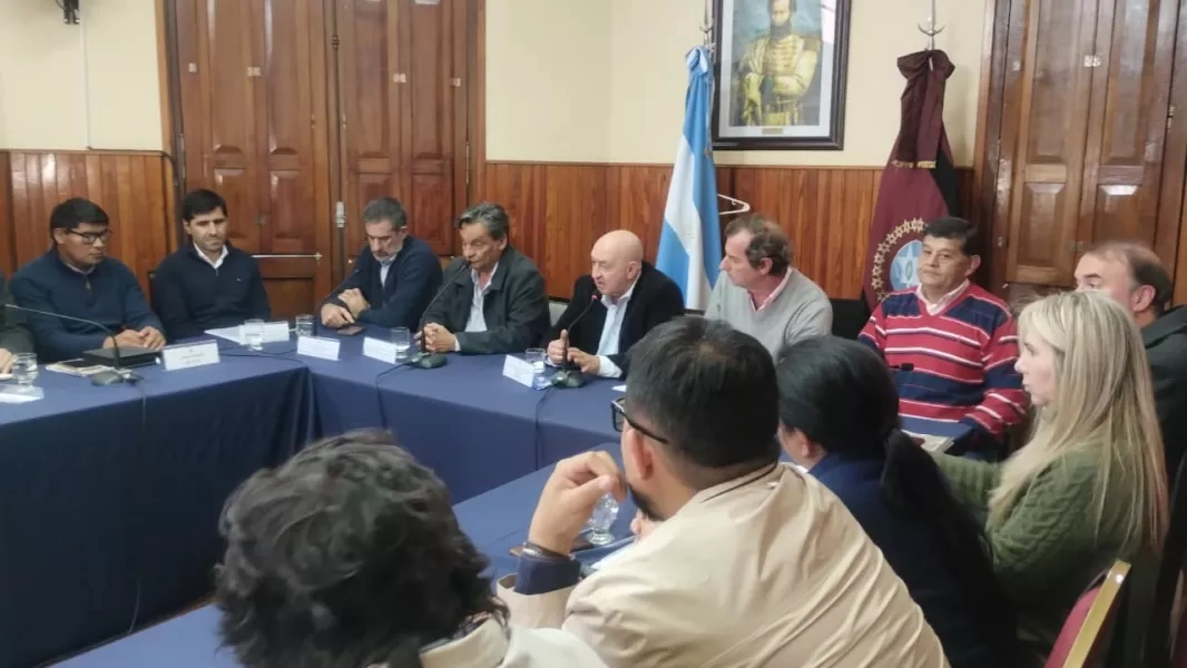 109600-lineas-de-accion-productiva-de-la-provincia-autoridades-provinciales-se-reunieron-con-senadores 109600-lineas-de-accion-productiva-de-la-provincia-autoridades-provinciales-se-reunieron-con-senadores